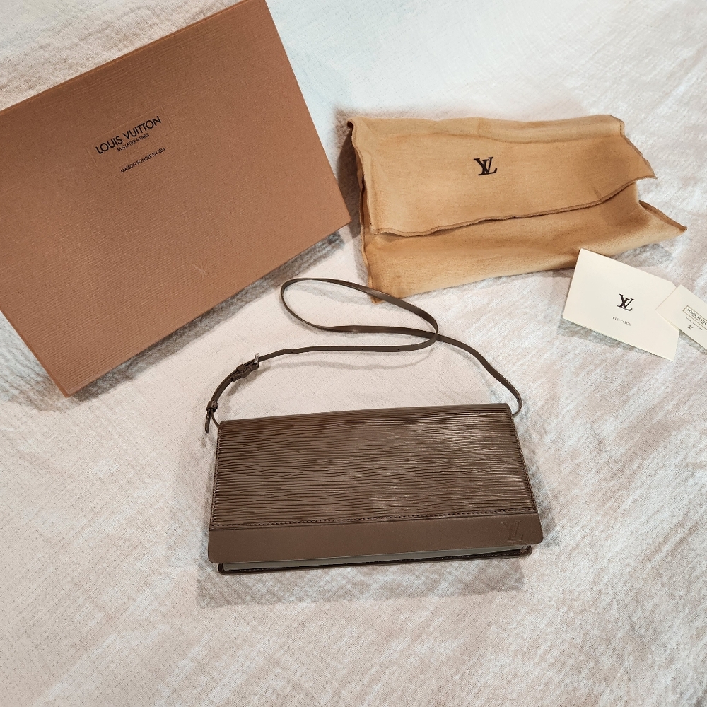 Louis Vuitton Honfleur Pochette Bag Clutch WOC Pouch Wallet Epi Leather Baguette